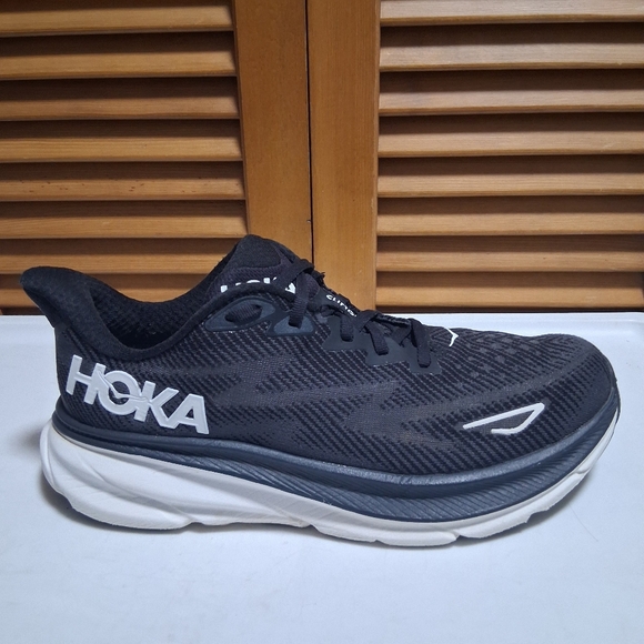 Hoka Shoes - Hoka Clifton 9 Women's Running Shoe * Size: 9.5B
